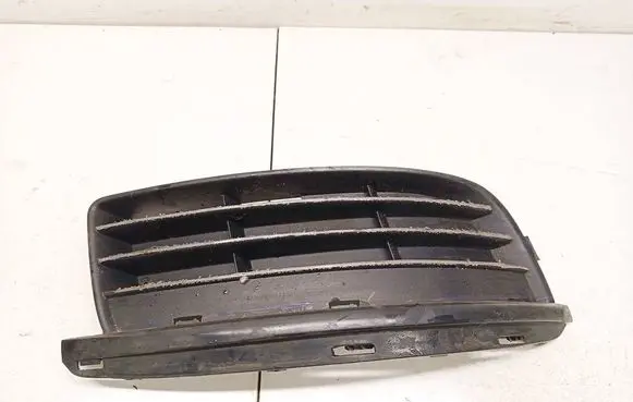 Volkswagen Jetta V Front bumper lower grill 1K0853666J