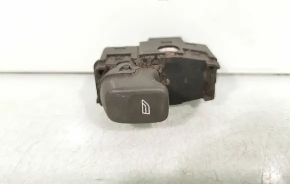 Volvo V70 Electric window control switch 9472275 025265