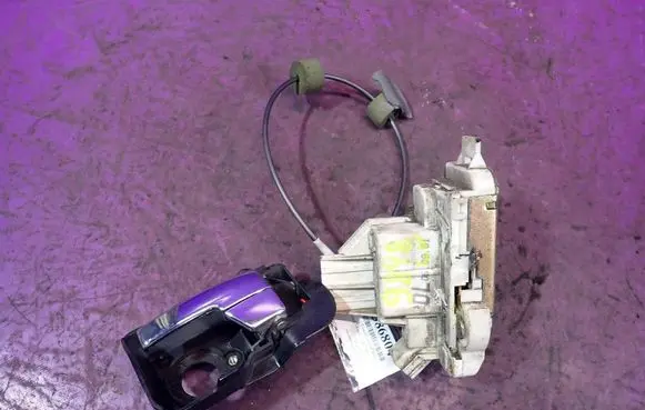 Ford Mondeo Mk III Front door lock 