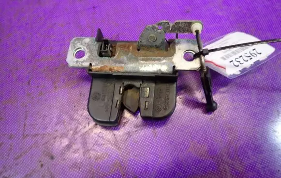 Volkswagen Polo Tailgate/trunk/boot lock/catch/latch 6Q6827505B