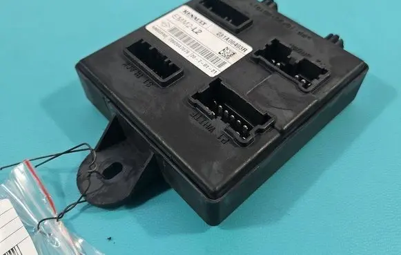 Renault Twingo III Central body control module 231A08493R IMPRK1467496