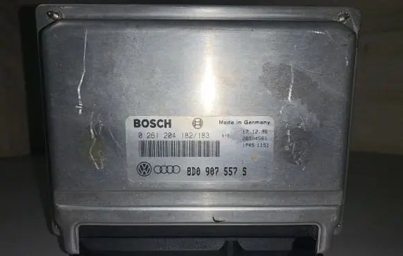 Audi A4 S4 B5 8D Engine control unit/module 8D0907557S 26SA4561 0261204182