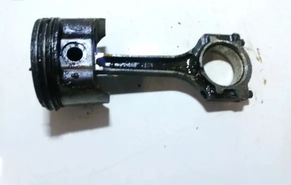 Ford Fiesta Piston with connecting rod