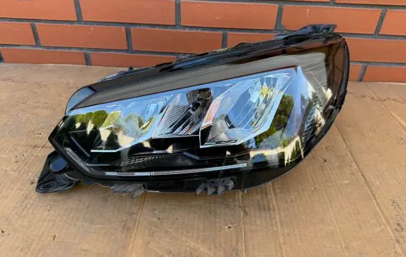 Peugeot 2008 II Headlight/headlamp 9833036380 90200109