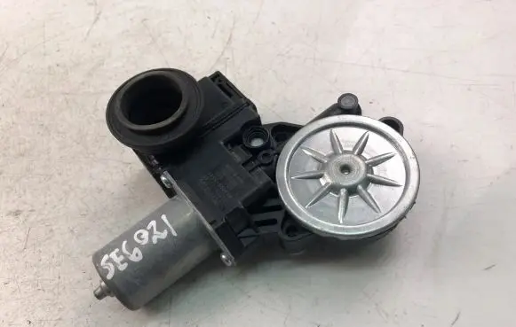 Toyota RAV 4 (XA50) Wiper motor 8572042140