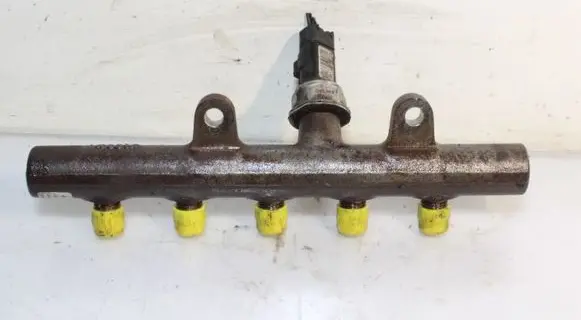 Renault Clio III Fuel main line pipe 