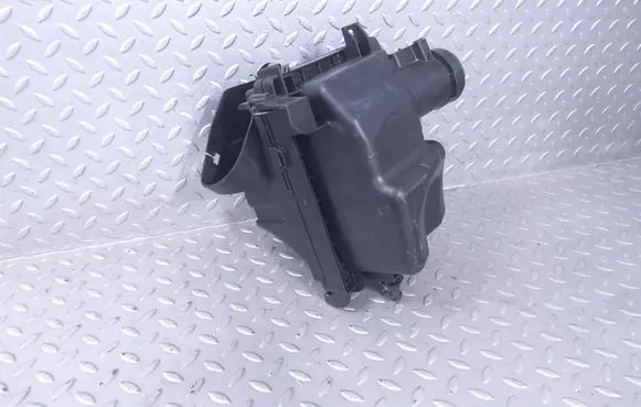 Nissan Pulsar Air filter box 165003ZU0A