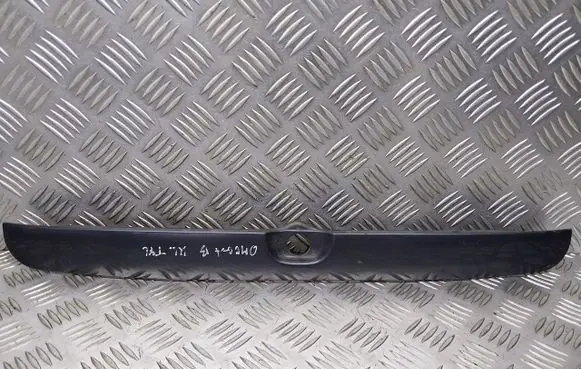 Opel Omega B2 Rear window tailgate spoiler 90379079