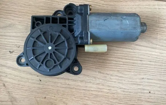 Ford Fusion Front door window regulator motor 0130821938 15524056 9241