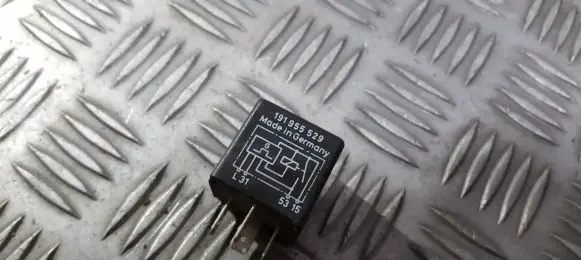 Volkswagen Golf II Other relay 191955529