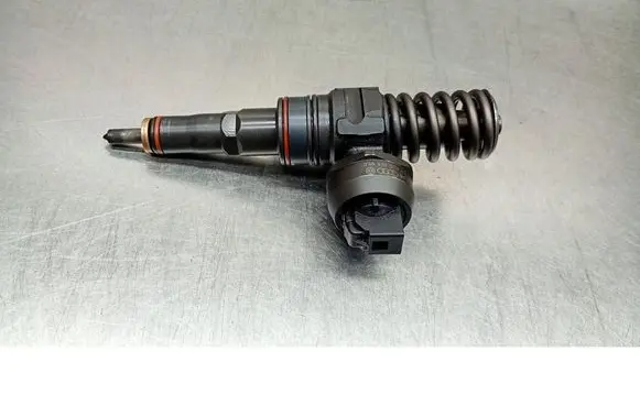 Volkswagen Polo Fuel injector 038130073AQ