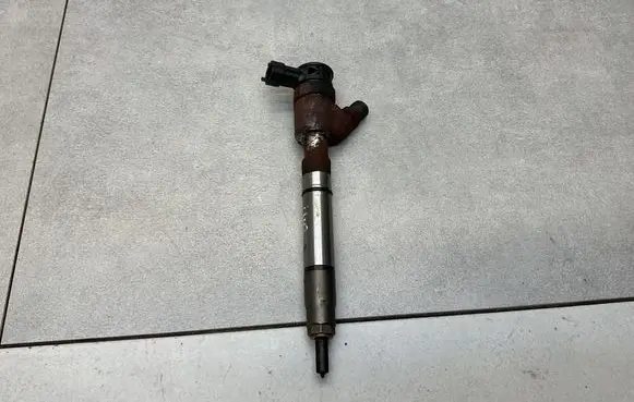 Hyundai i40 Fuel injector 338002A610 0445110589