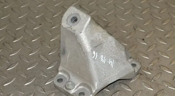 BMW 5 F10 F11 Engine mounting bracket 6795958