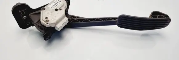 Volvo V70 Accelerator throttle pedal 6PV00853700 30636003