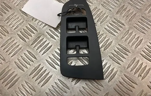 Volvo XC90 Front door window switch trim 31407535 31393540
