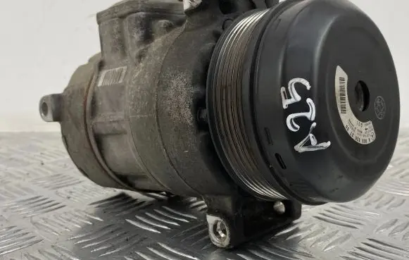 Mercedes-Benz C W204 Air conditioning (A/C) compressor (pump) A0008302700