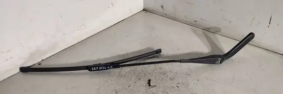 BMW 1 E81 E87 Front wiper blade arm