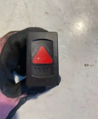 Volkswagen PASSAT B5.5 Hazard light switch 3B0953235D