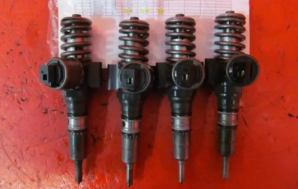 Audi A3 S3 8P Fuel injector 03G130073B 0414720403 0414720402