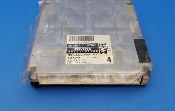 Toyota Corolla E110 Other control units/modules 8966102640 MB1752004081