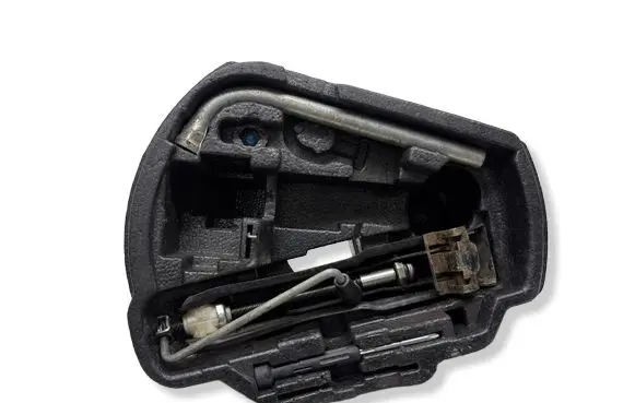 Volkswagen Golf IV Tool set 1J0012115S