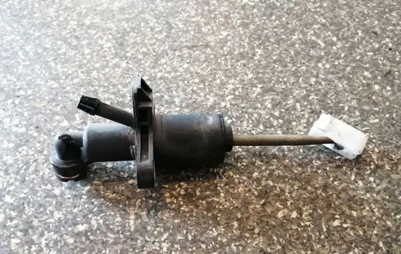 Skoda Octavia Mk1 (1U) Clutch master cylinder 1J1721388A