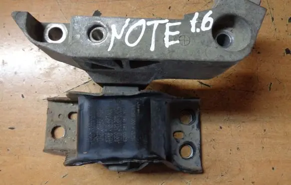 Nissan Note (E11) Engine mount bracket 11210AX60A