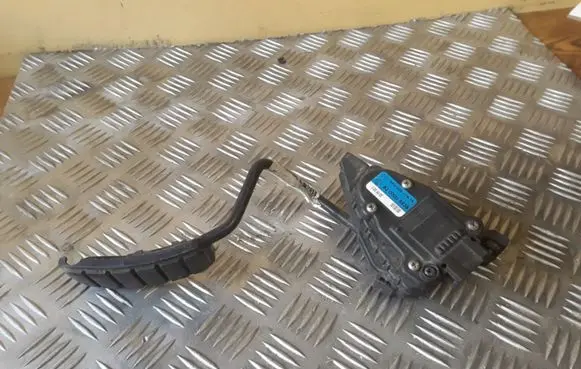 Renault Vel Satis Accelerator throttle pedal 6PV00811916 8200004938