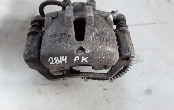 Hyundai i30 Front brake caliper 581101H000