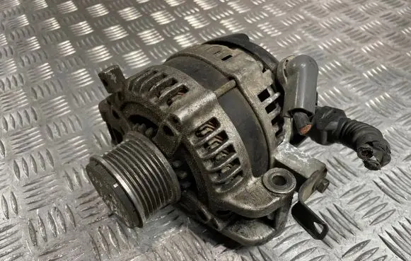 Toyota Avensis T270 Generator/alternator
