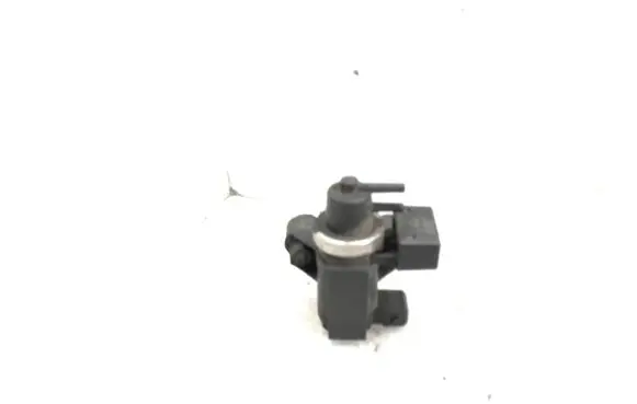 BMW 5 E39 Turbo solenoid valve 72279600 2247906 02T277