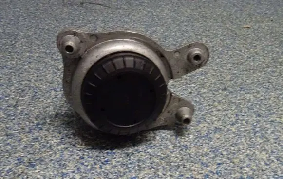 Mercedes-Benz E W213 Engine mount bracket A2132400600