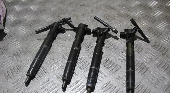 Mercedes-Benz C W204 Fuel injector 