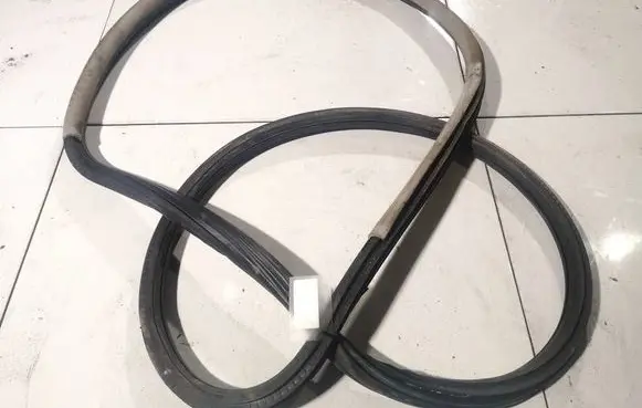 Volkswagen PASSAT B5 Rubber seal front coupe door 
