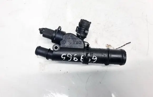 Volkswagen Golf Plus Engine coolant pipe/hose 038121132D