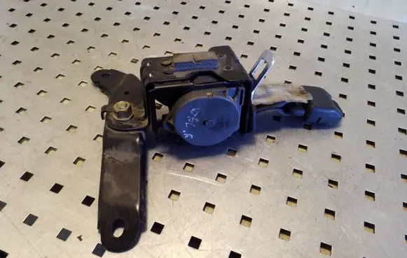 Subaru Legacy Middle seatbelt (rear) C7466 C7462