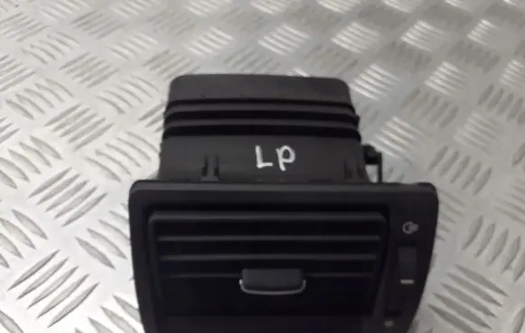 Ford Mondeo Mk III Dashboard side air vent grill/cover trim