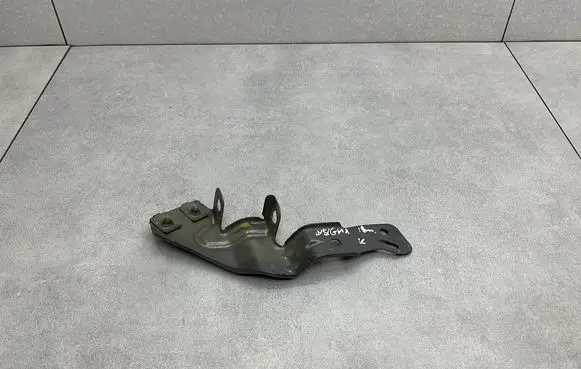 Opel Insignia B Fender mounting bracket 39063367