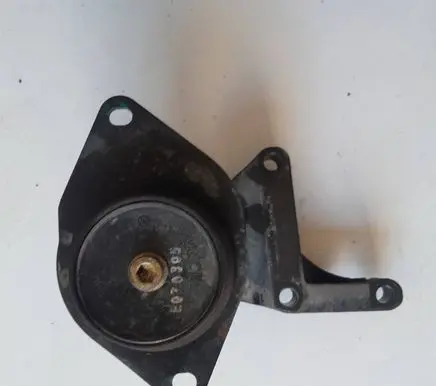Volkswagen Polo III 6N 6N2 6NF Engine mounting bracket 6N0199181D