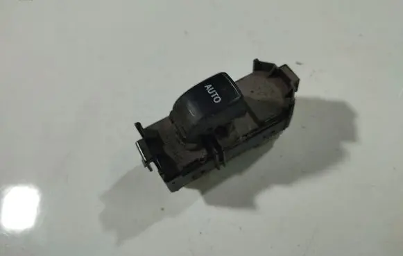 Toyota Avensis Verso Electric window control switch 84030