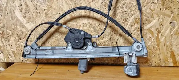 Mitsubishi Colt Front door window regulator with motor 5713A136 070426