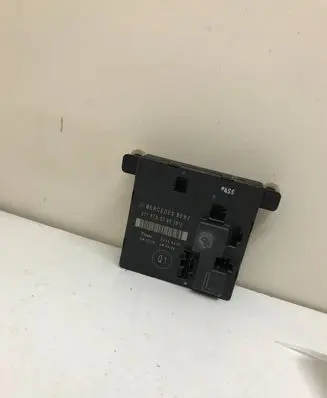 Mercedes-Benz E W211 Door control unit/module 2118703185 00406075