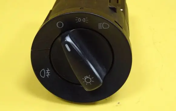 Volkswagen Polo IV 9N3 Light switch 1C0941531
