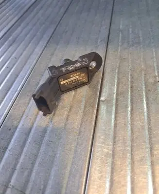 Opel Combo C Air pressure sensor 0281002510 0404301DB8