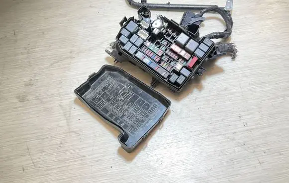 Toyota Auris E210 Fuse box set