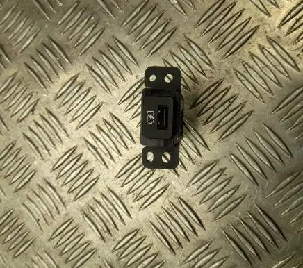 Nissan Juke II F16 EUR ISO radio connector CBC0033030010