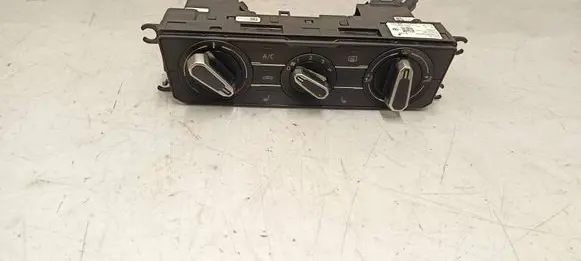 Volkswagen Taigo Air conditioning (A/C) switch 2G2820045Q