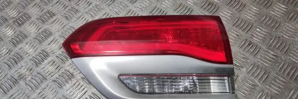 Jeep Grand Cherokee Tailgate rear/tail lights P68236136AB