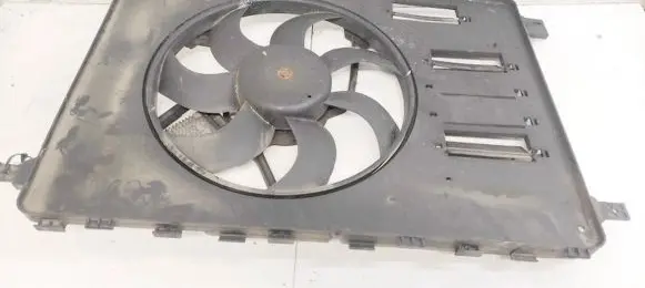 Radiator cooling fan shroud