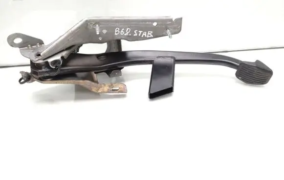 Volvo V40 Brake pedal 31445637